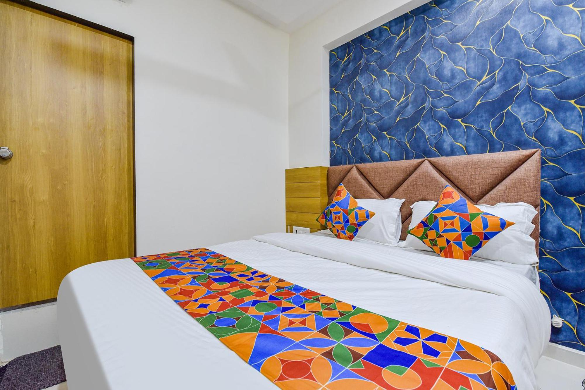 Hotel Green Tree Ahmedabad Bagian luar foto