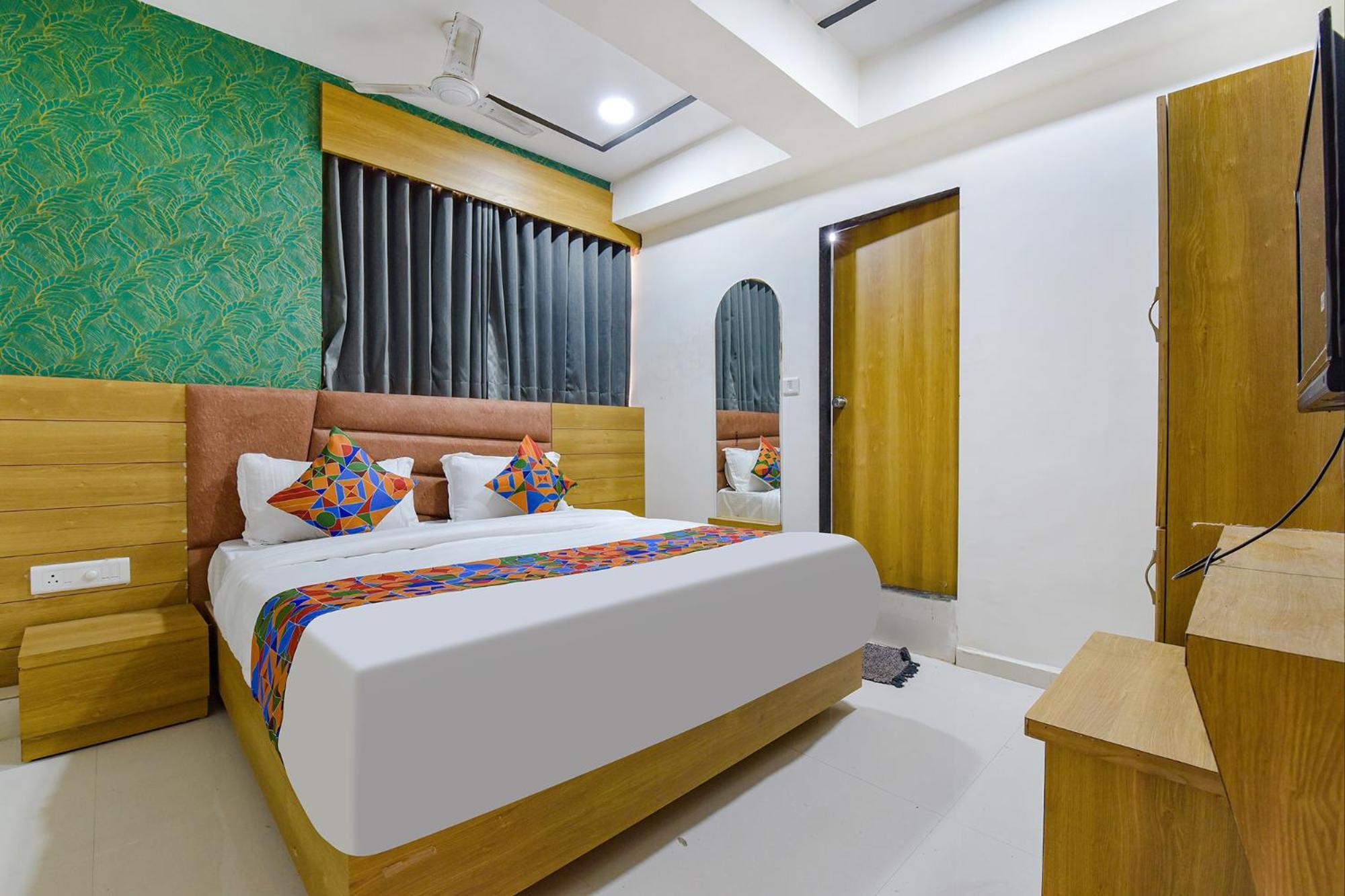 Hotel Green Tree Ahmedabad Bagian luar foto