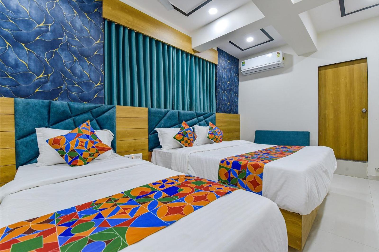 Hotel Green Tree Ahmedabad Bagian luar foto
