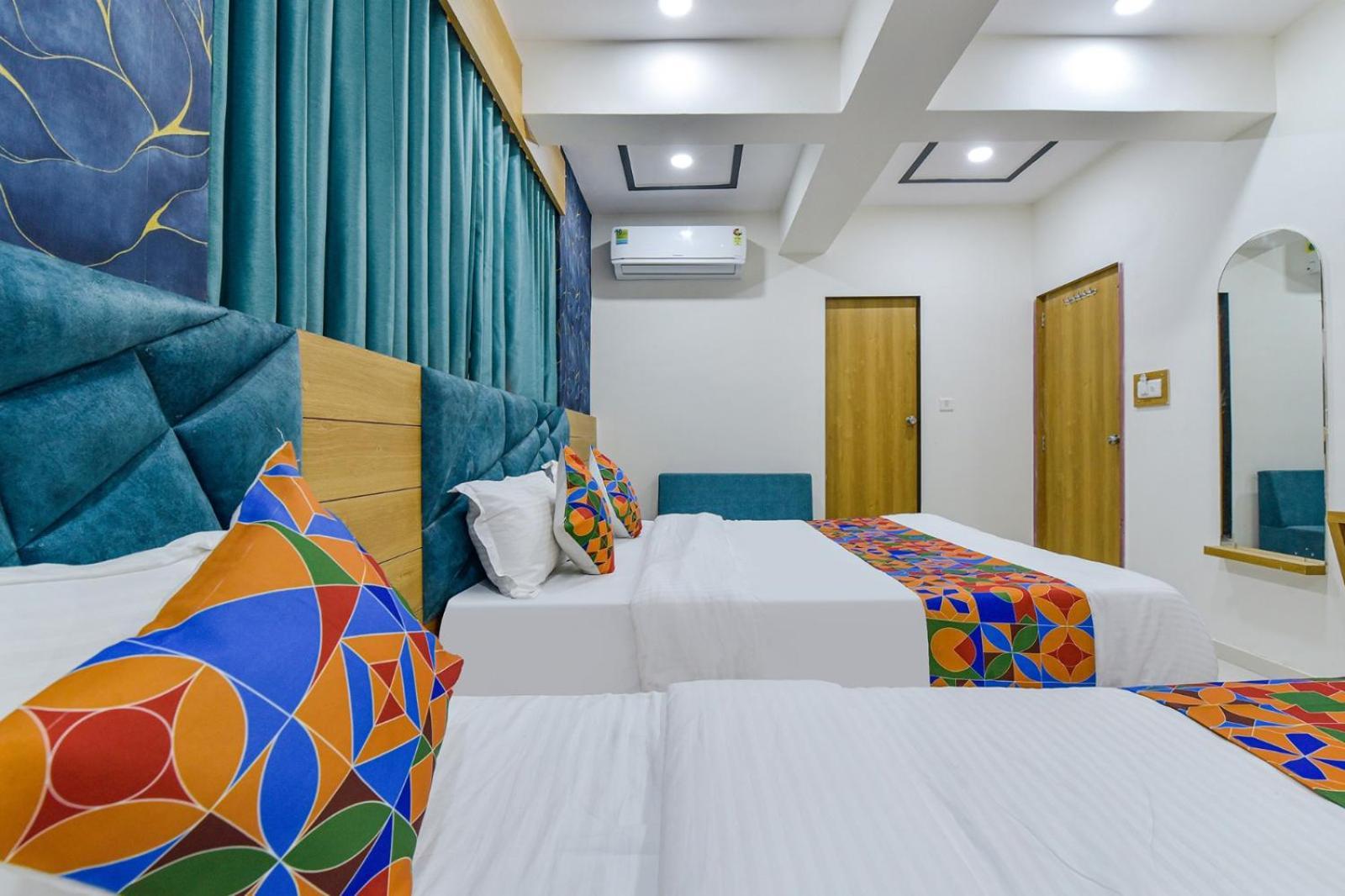 Hotel Green Tree Ahmedabad Bagian luar foto
