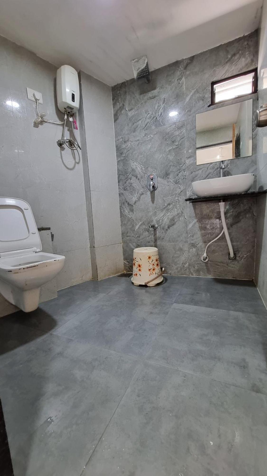 Hotel Green Tree Ahmedabad Bagian luar foto