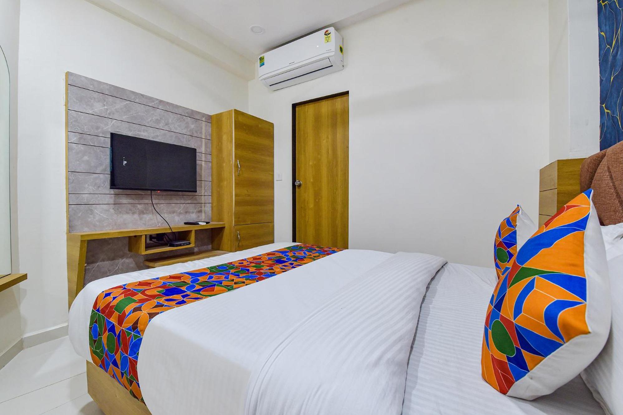Hotel Green Tree Ahmedabad Bagian luar foto