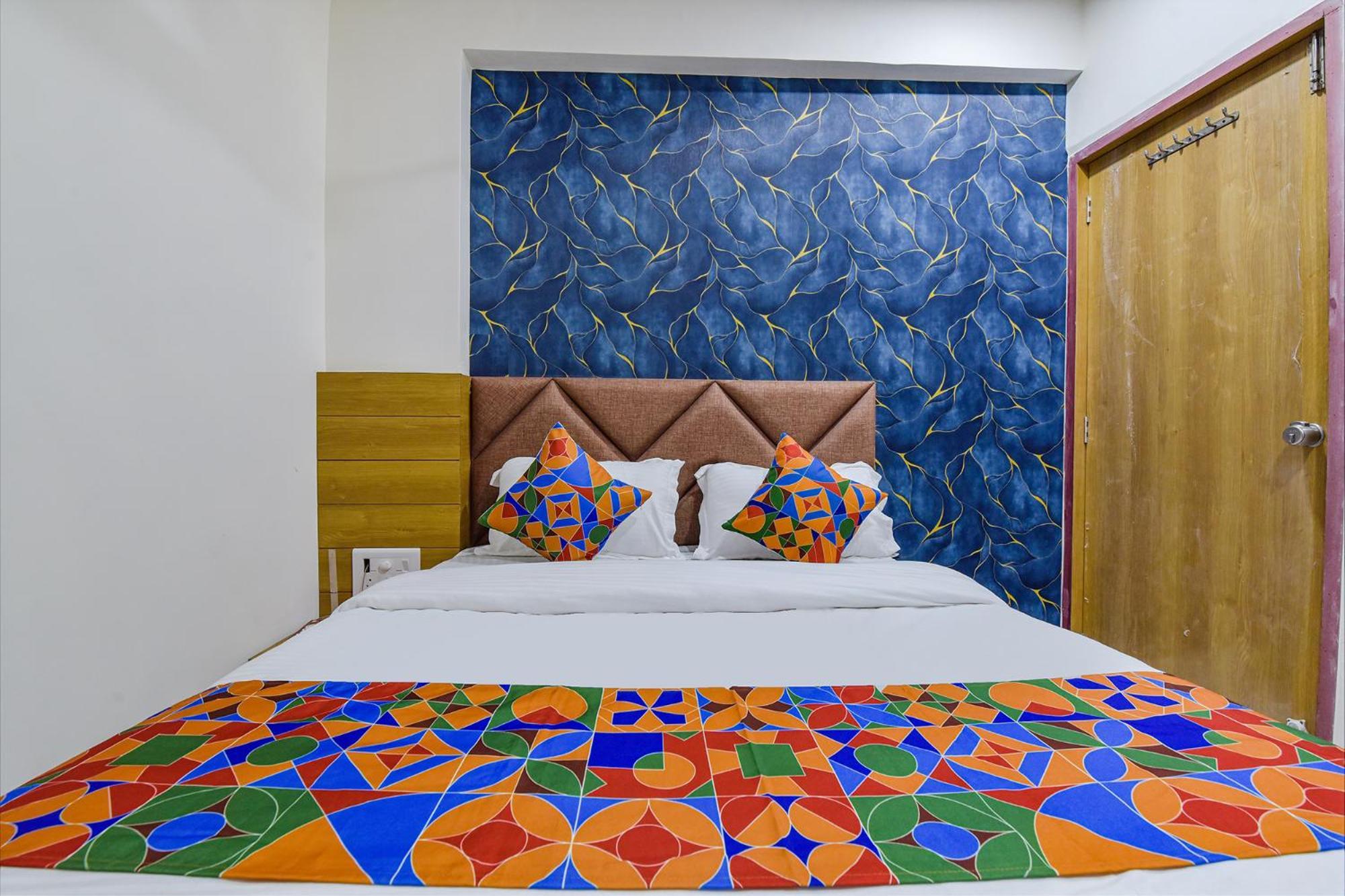 Hotel Green Tree Ahmedabad Bagian luar foto