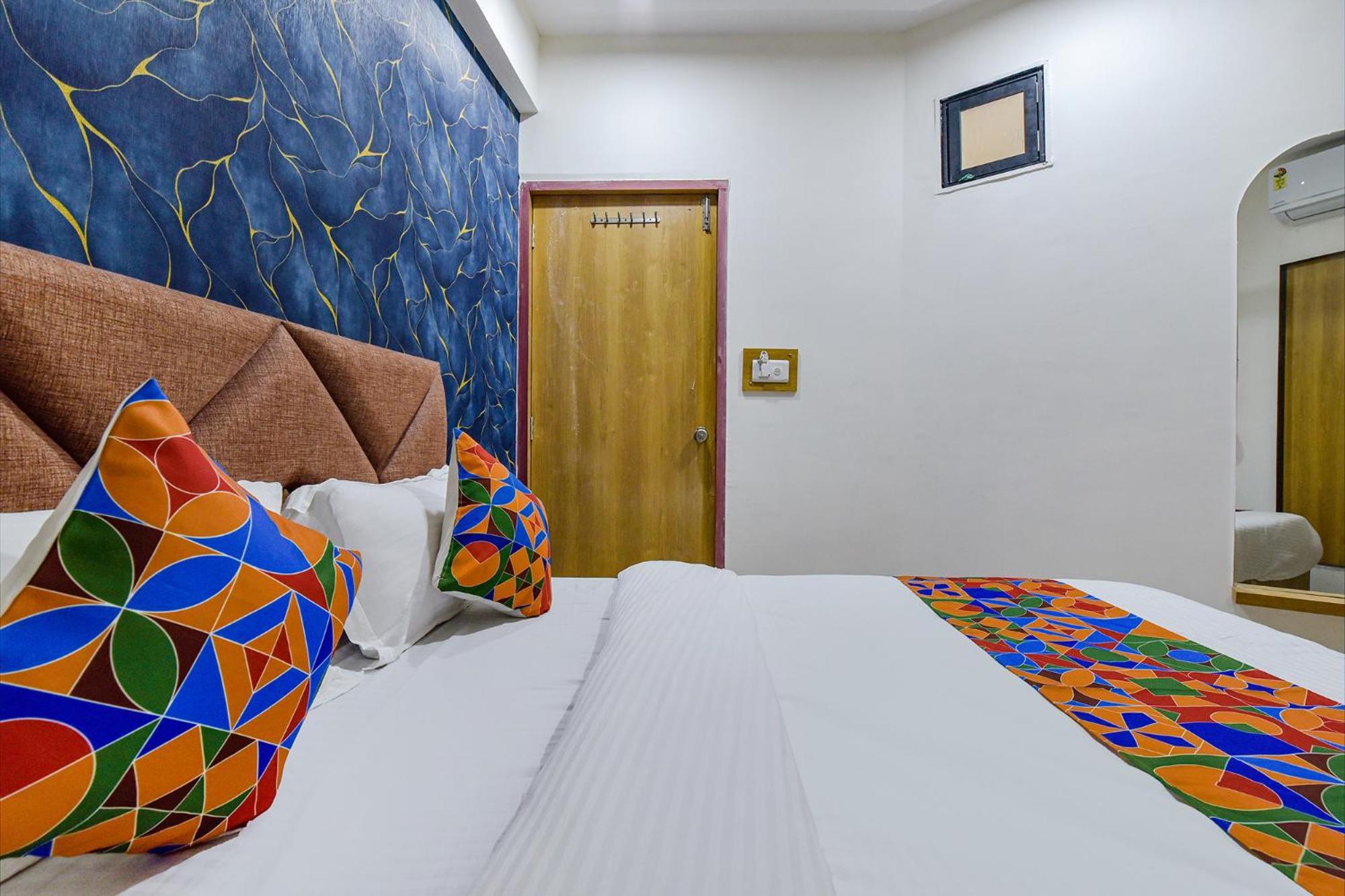Hotel Green Tree Ahmedabad Bagian luar foto